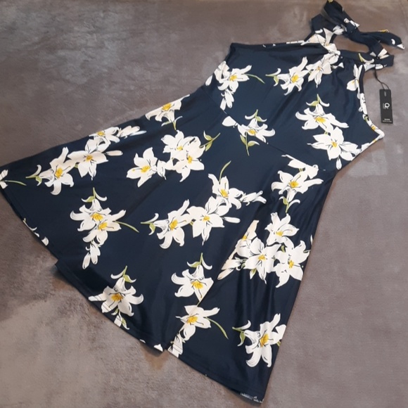 Ouges Dresses & Skirts - NWT Ouges women's size L high neck tie back dress